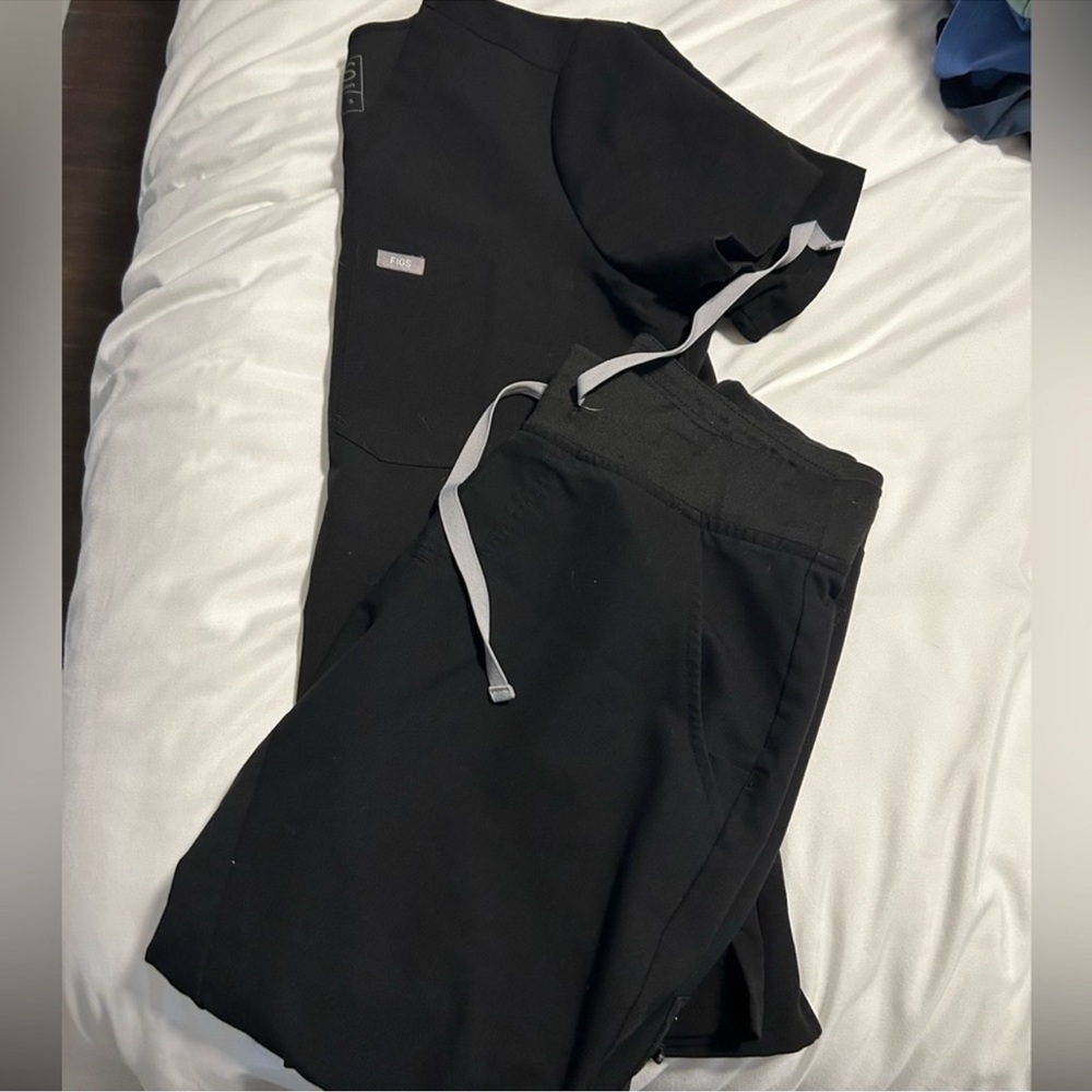 FIGS set Women’s M black Catarina top / M Zamora jogger Pants